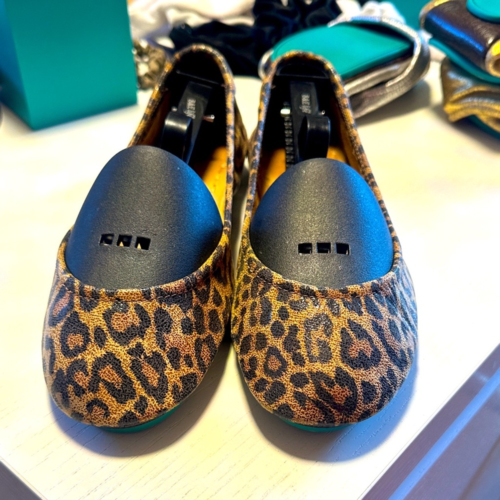 Tieks Leopard Patterned size 8 flats - excellent condition